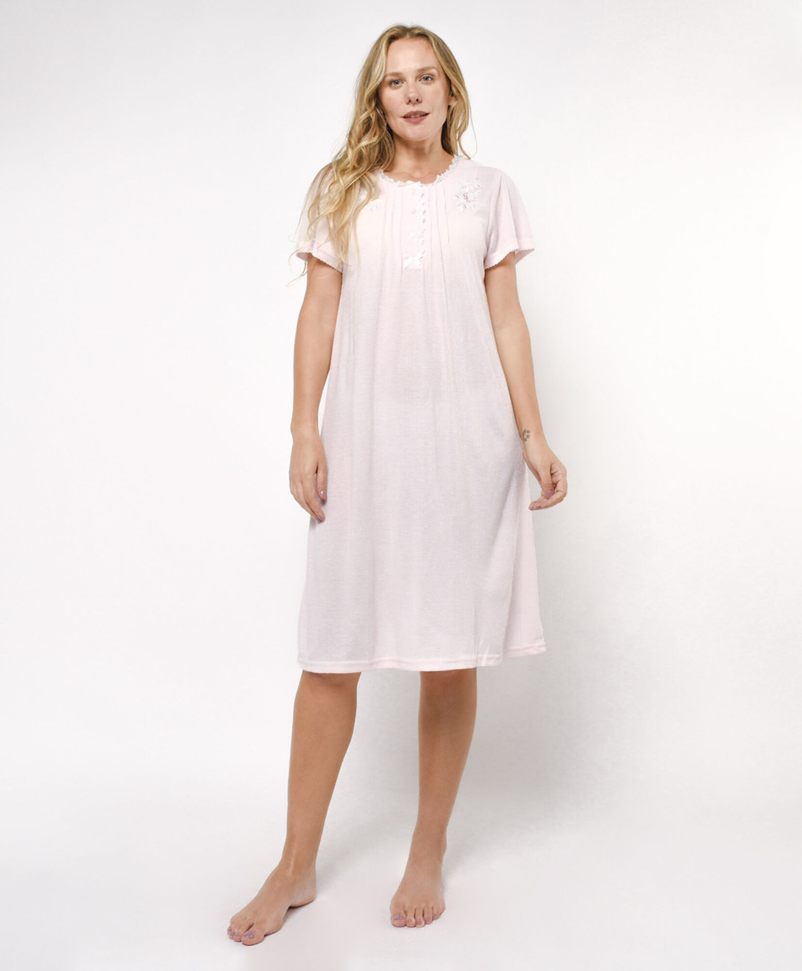 Camisa de dormir mujer encajes botones rosada Camisa de dormir mujer encajes botones rosada