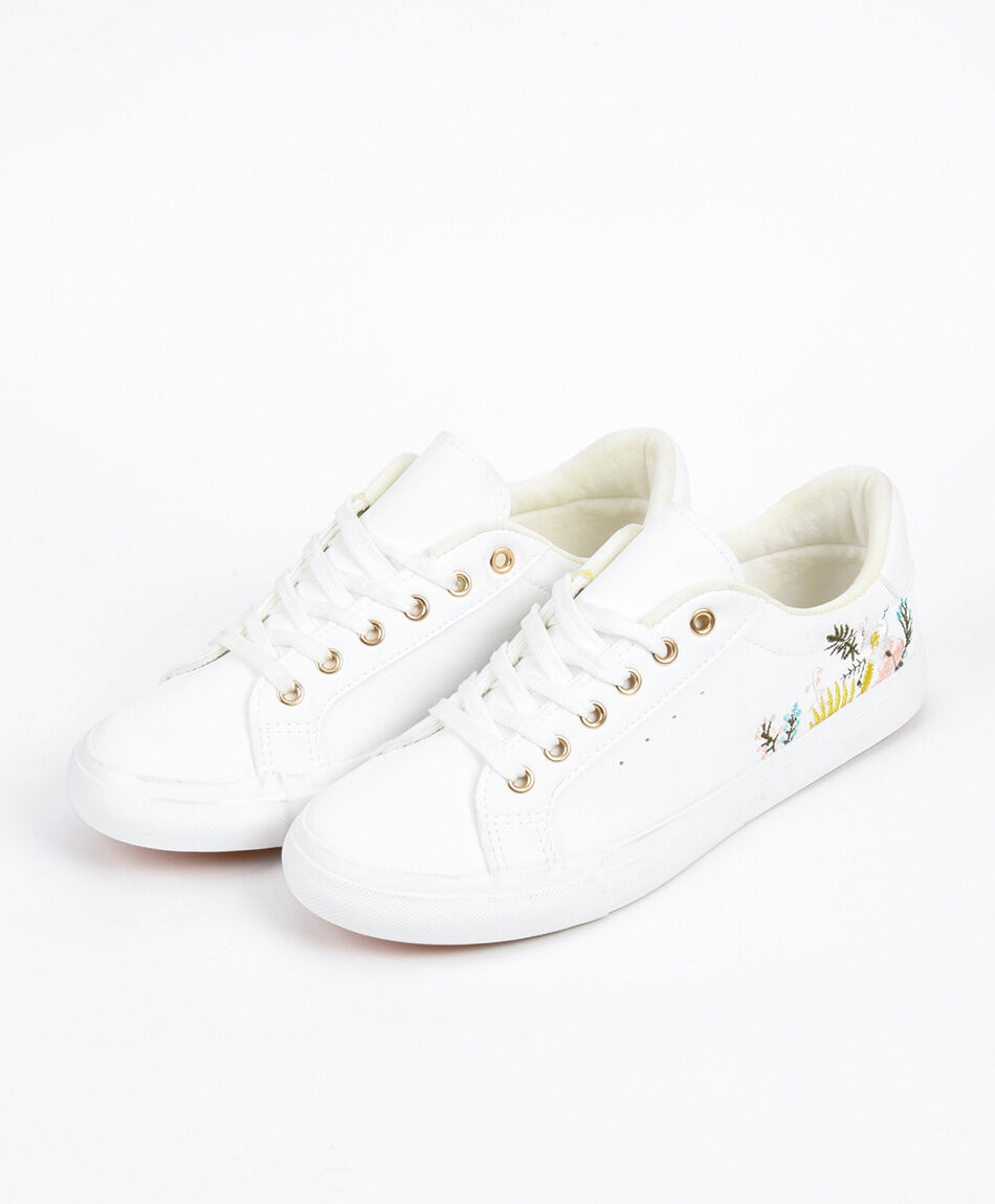 Zapatilla mujer flor bordada