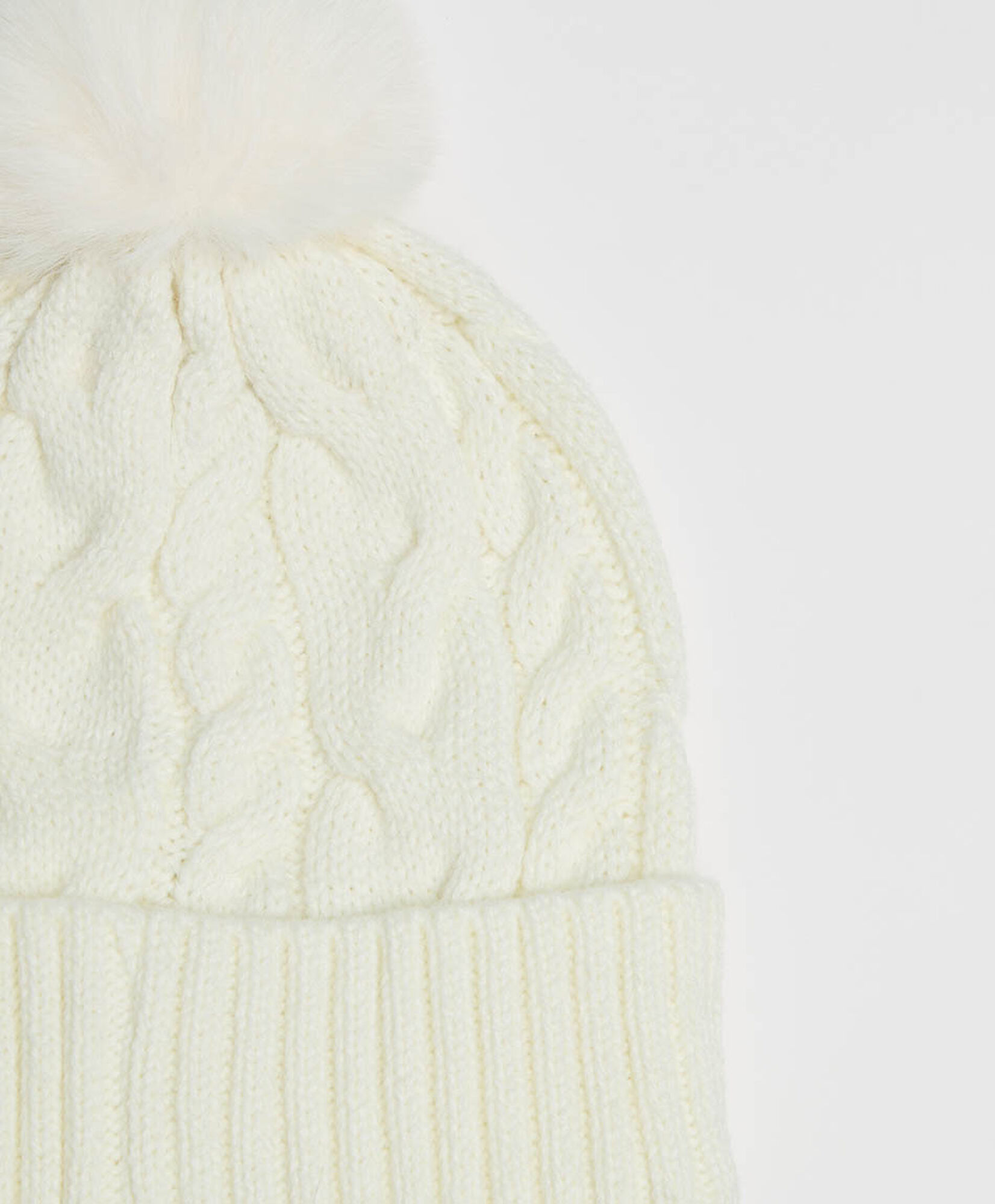 Gorro mujer trenzado pompón Gorro mujer trenzado pompón