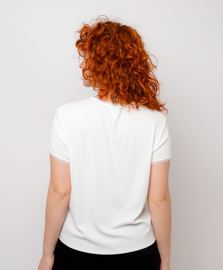 Polera mujer cinta bordada blanca