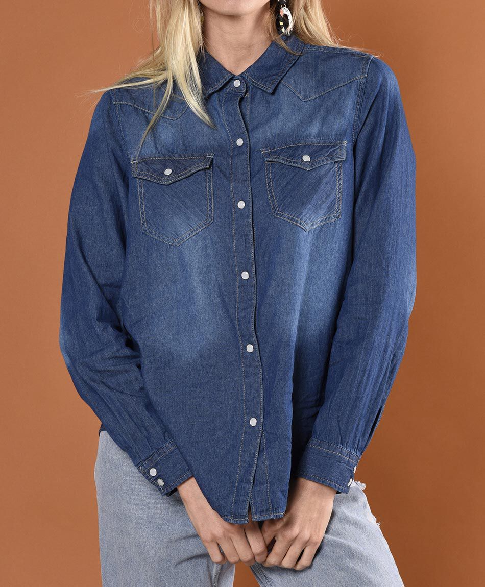 Blusa denim broches