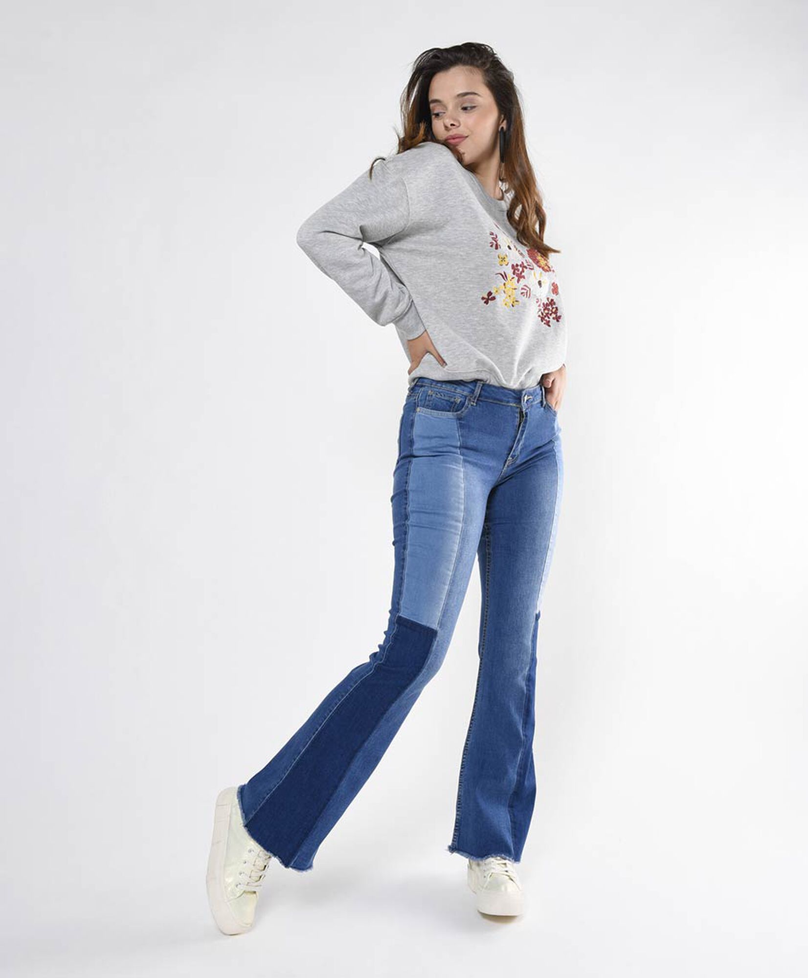 Jeans mujer parches frontales flare Jeans mujer parches frontales flare