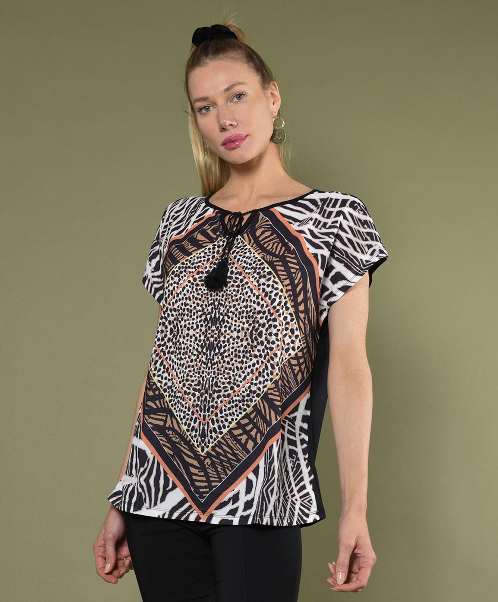 Polera oversize manga corta cuello en v Polera oversize manga corta cuello en v