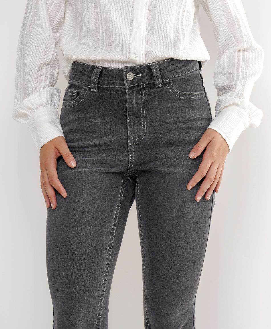 Jeans mujer flare  bordado doble