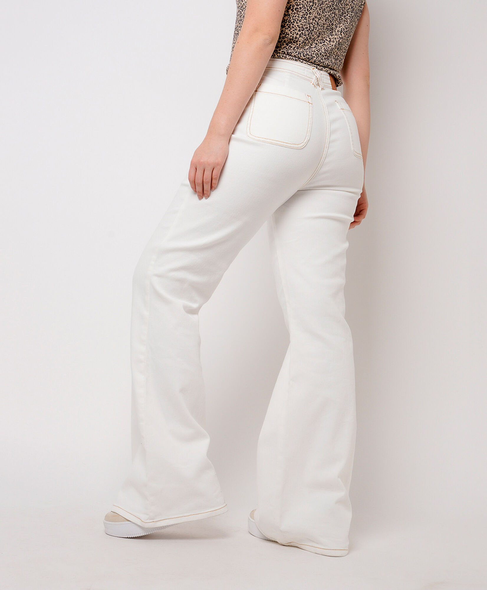 Jeans mujer bolsillo cuadrado wide Jeans mujer bolsillo cuadrado wide