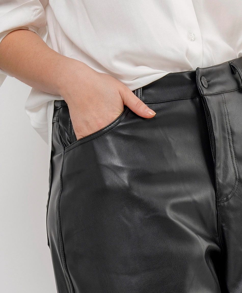 Pantal&oacute;n mujer estilo cuerina negro