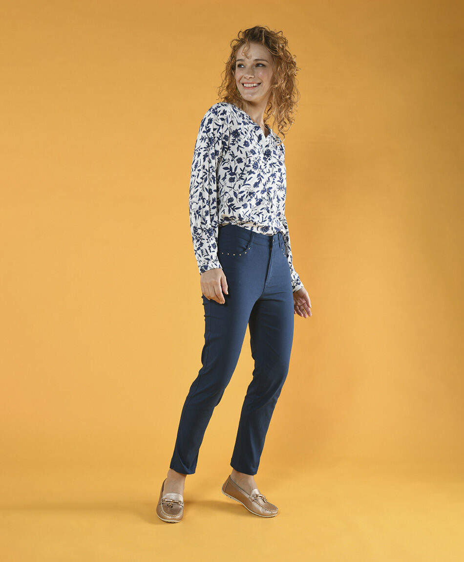 Pantal&oacute;n tachas