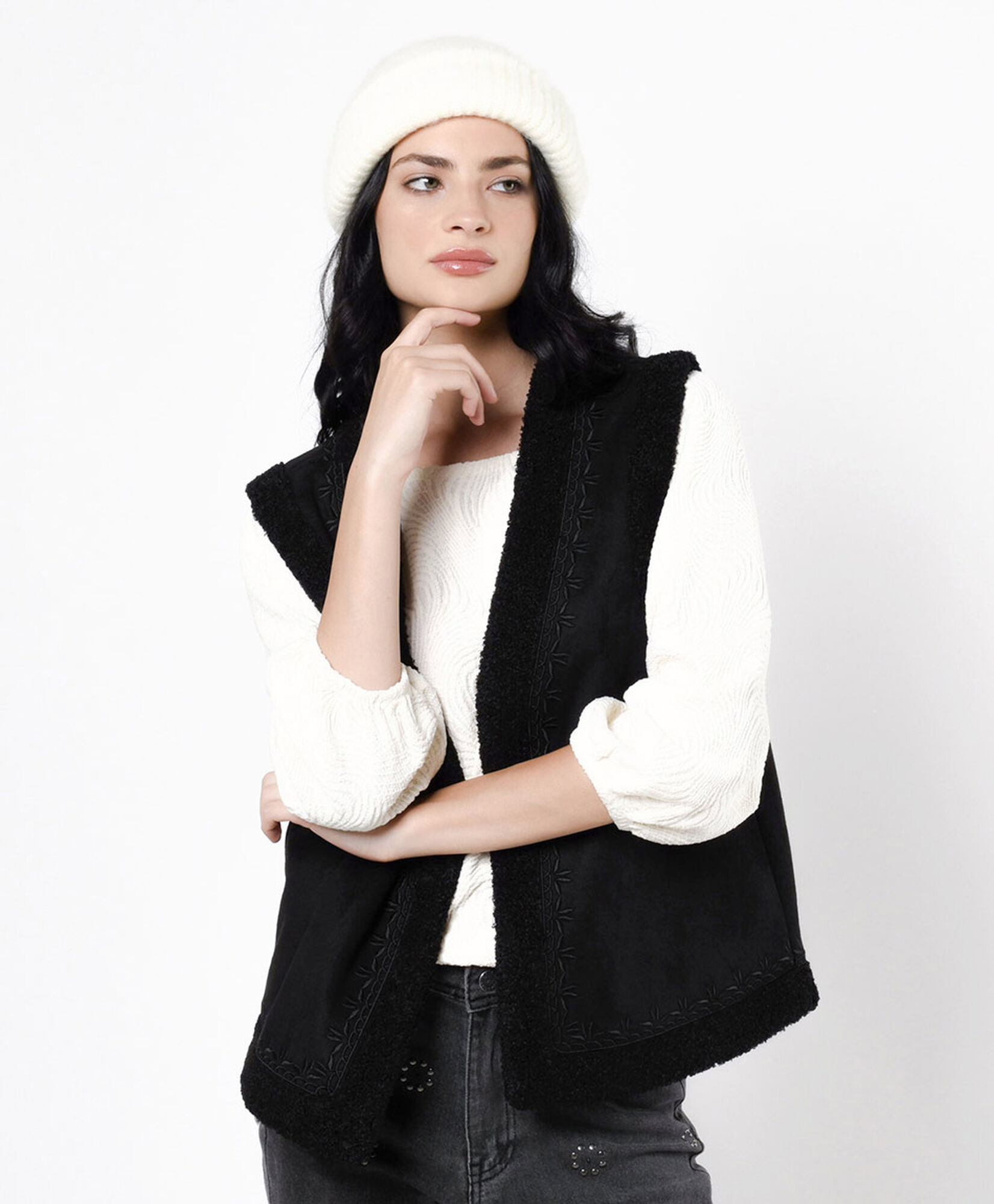 Chaqueta mujer gamuza bordada sin mangas Chaqueta mujer gamuza bordada sin mangas