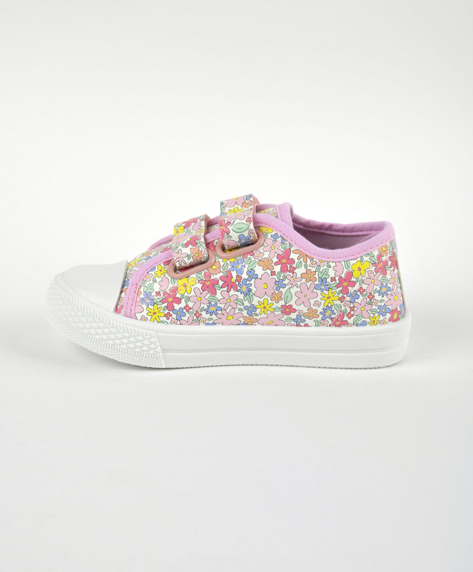 Zapatilla infantil (20 a 25) florcitas velcros Zapatilla infantil (20 a 25) florcitas velcros