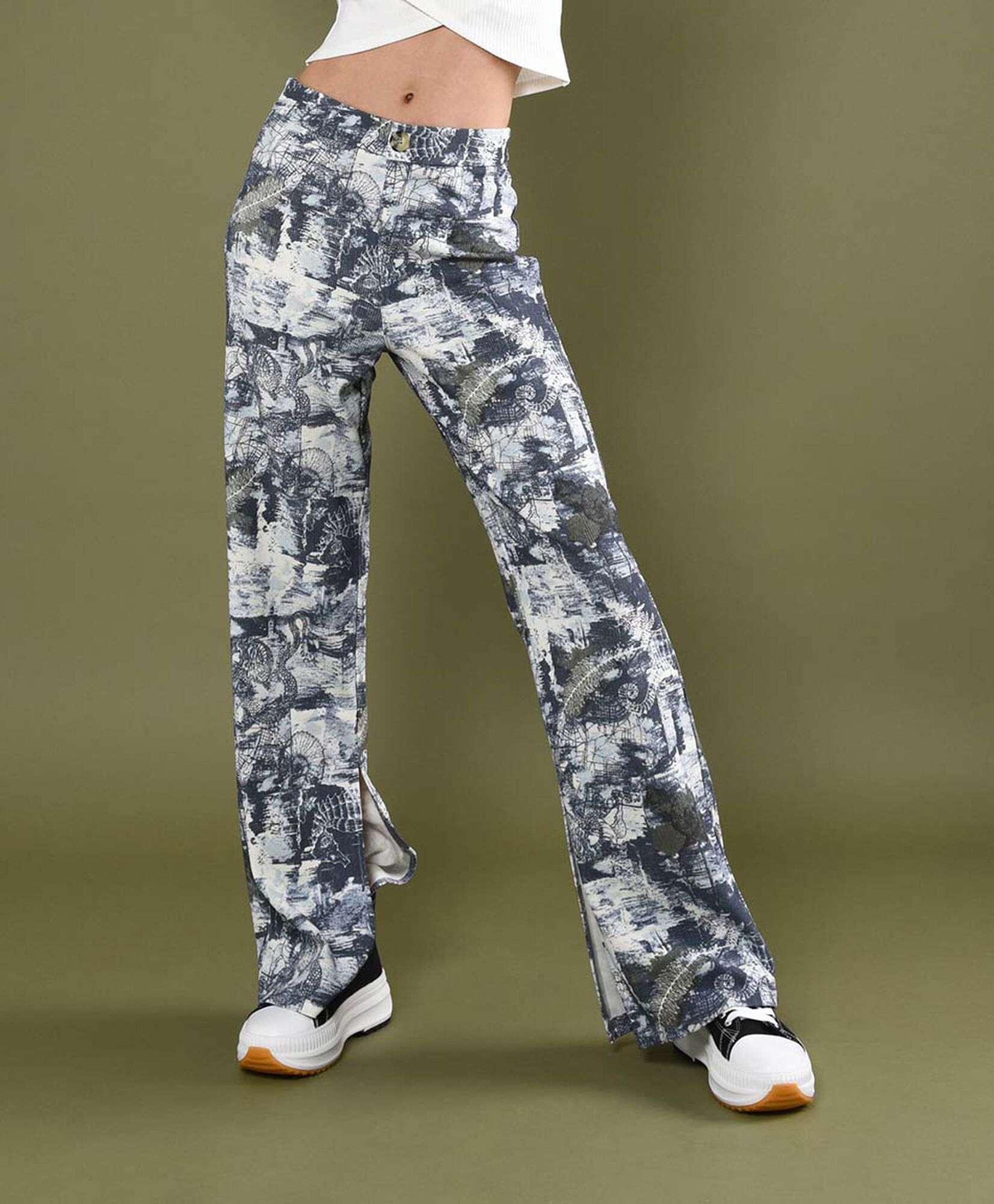 Pantalón mujer tiro alto flare estampado Pantalón mujer tiro alto flare estampado