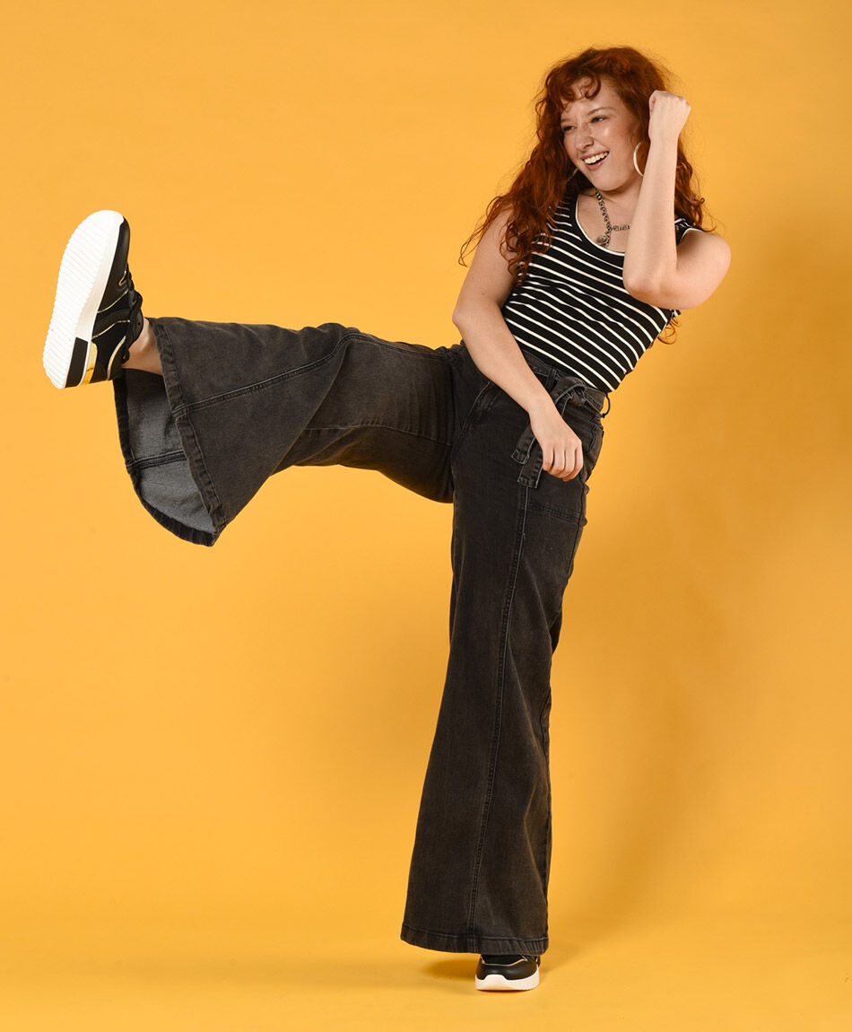 Zapatilla work out detalles dorados