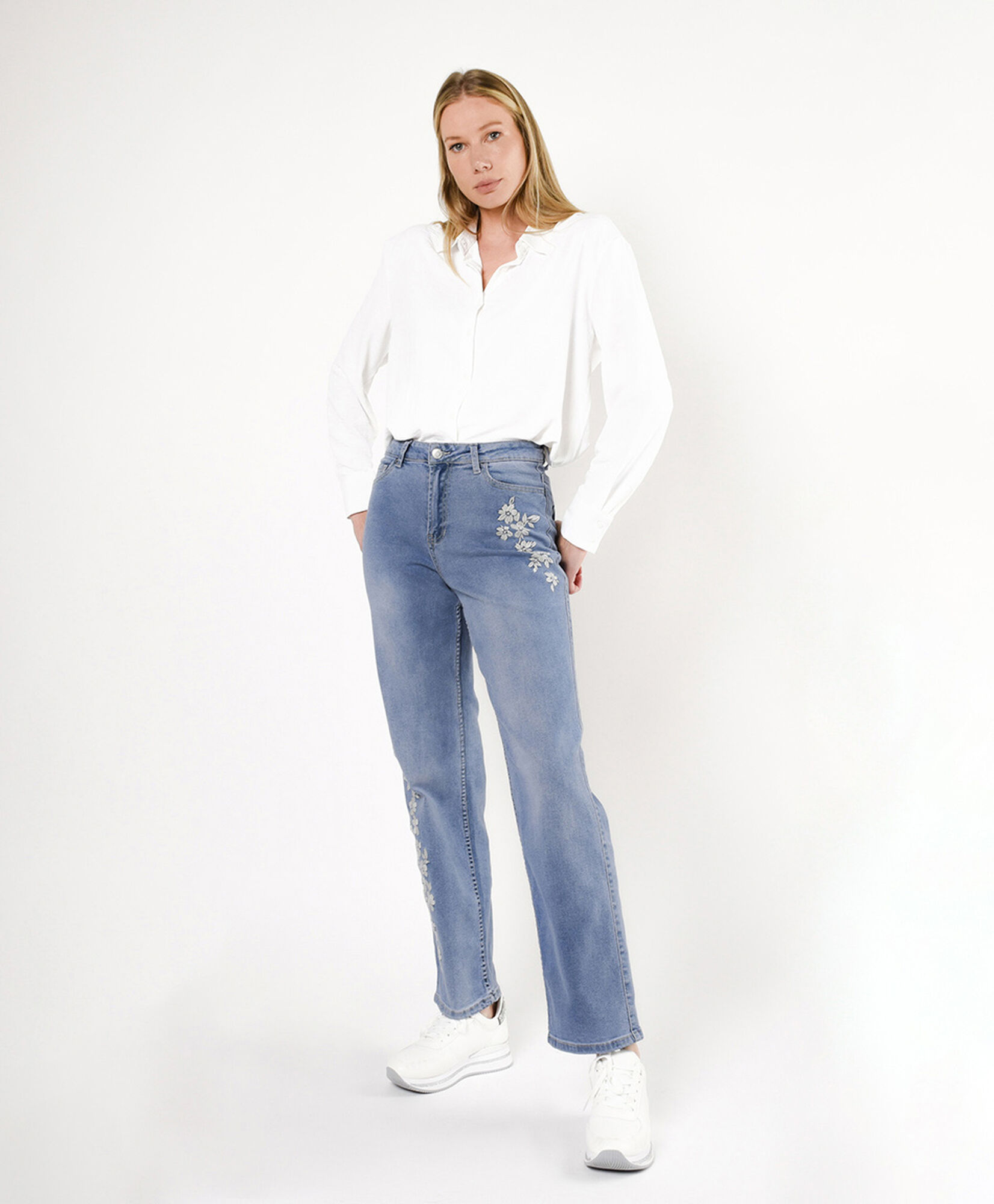 Jeans mujer flores bordadas Jeans mujer flores bordadas