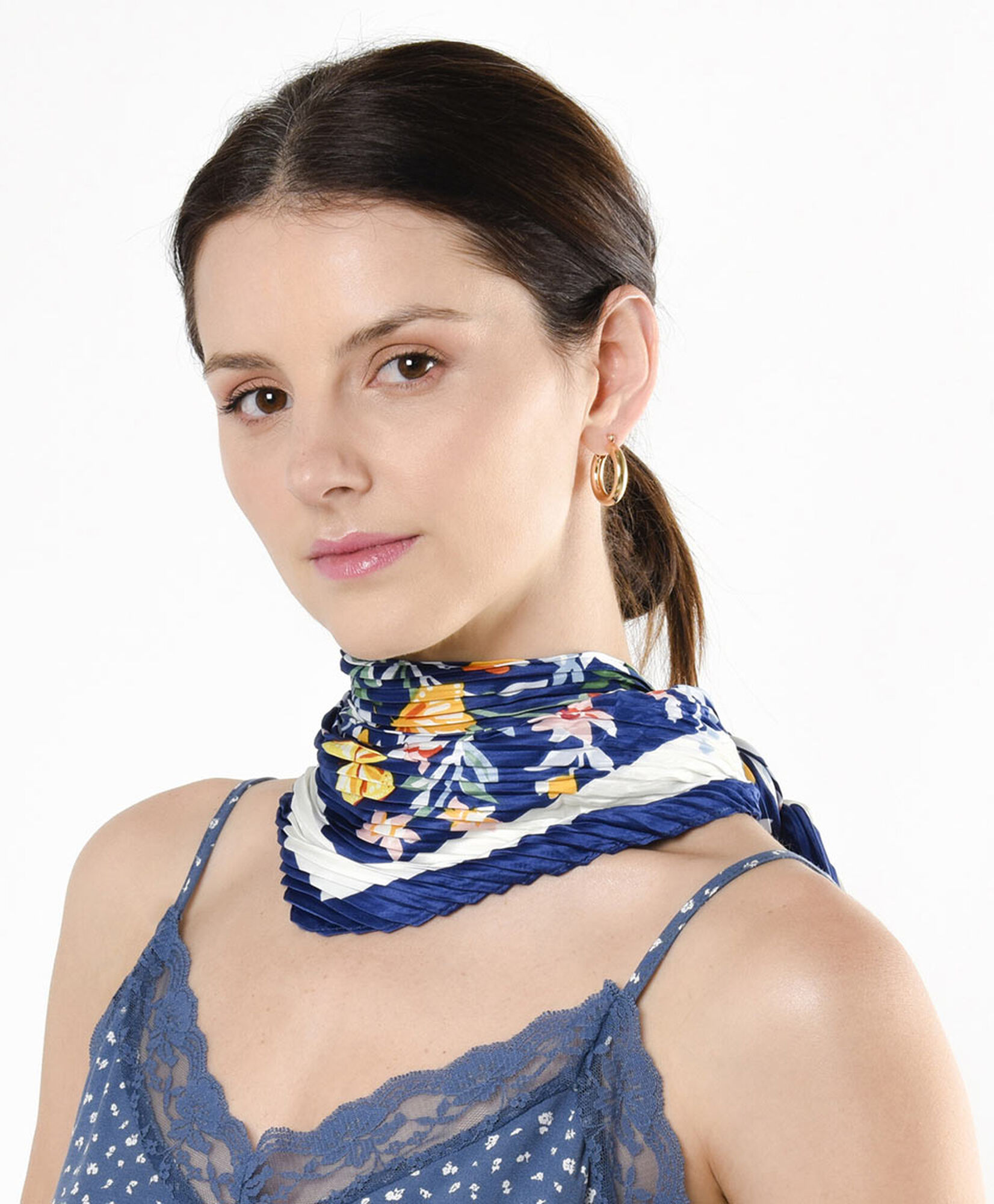 Set aros + pañuelo mujer floreado Set aros + pañuelo mujer floreado