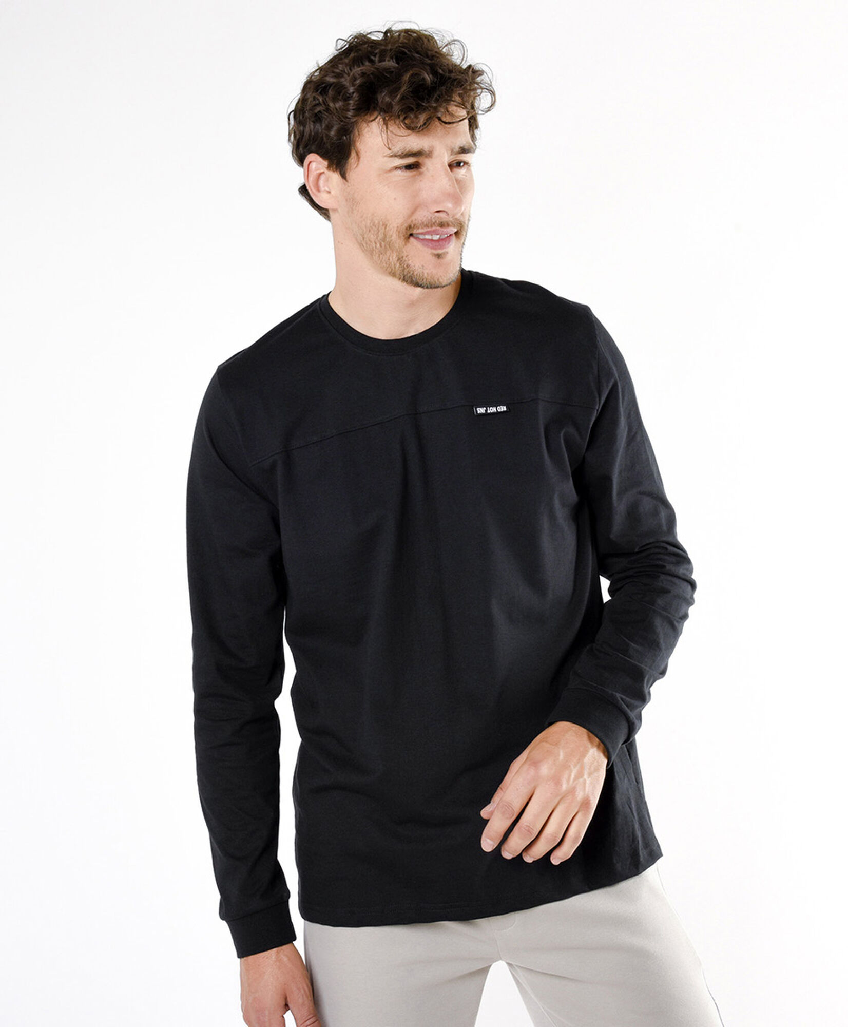 Polera hombre negra manga larga Polera hombre negra manga larga