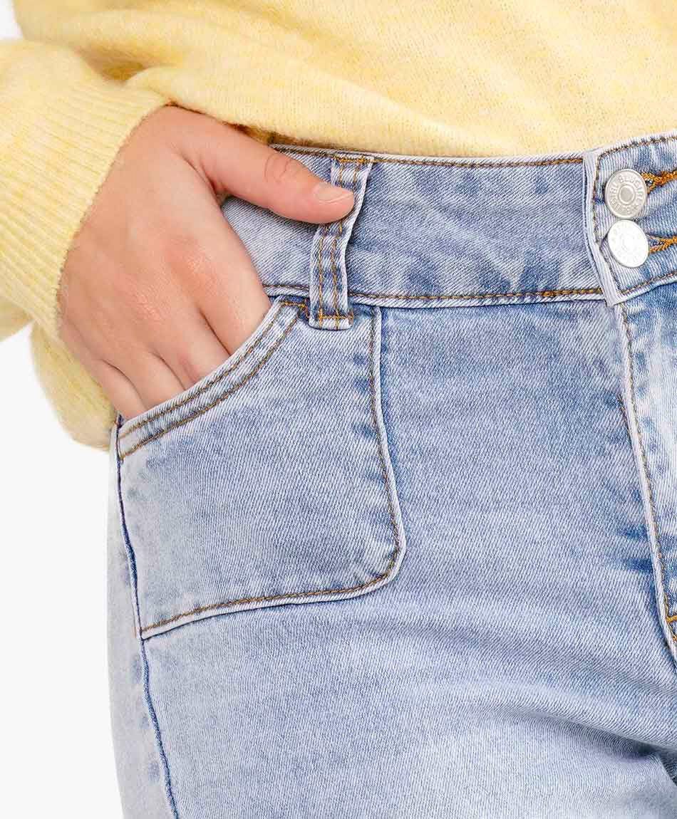 Jeans mujer flare bolsillos bordados