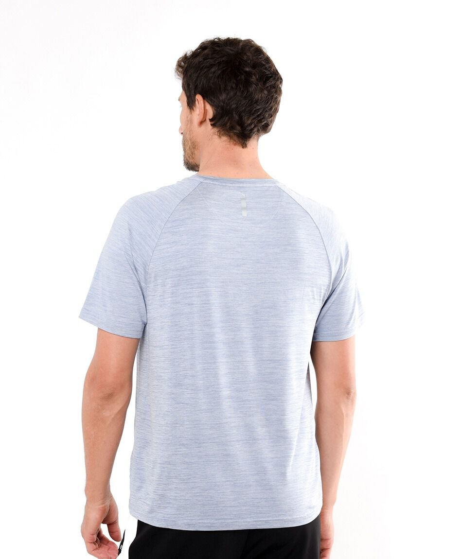 Polera deportiva hombre lisa celeste