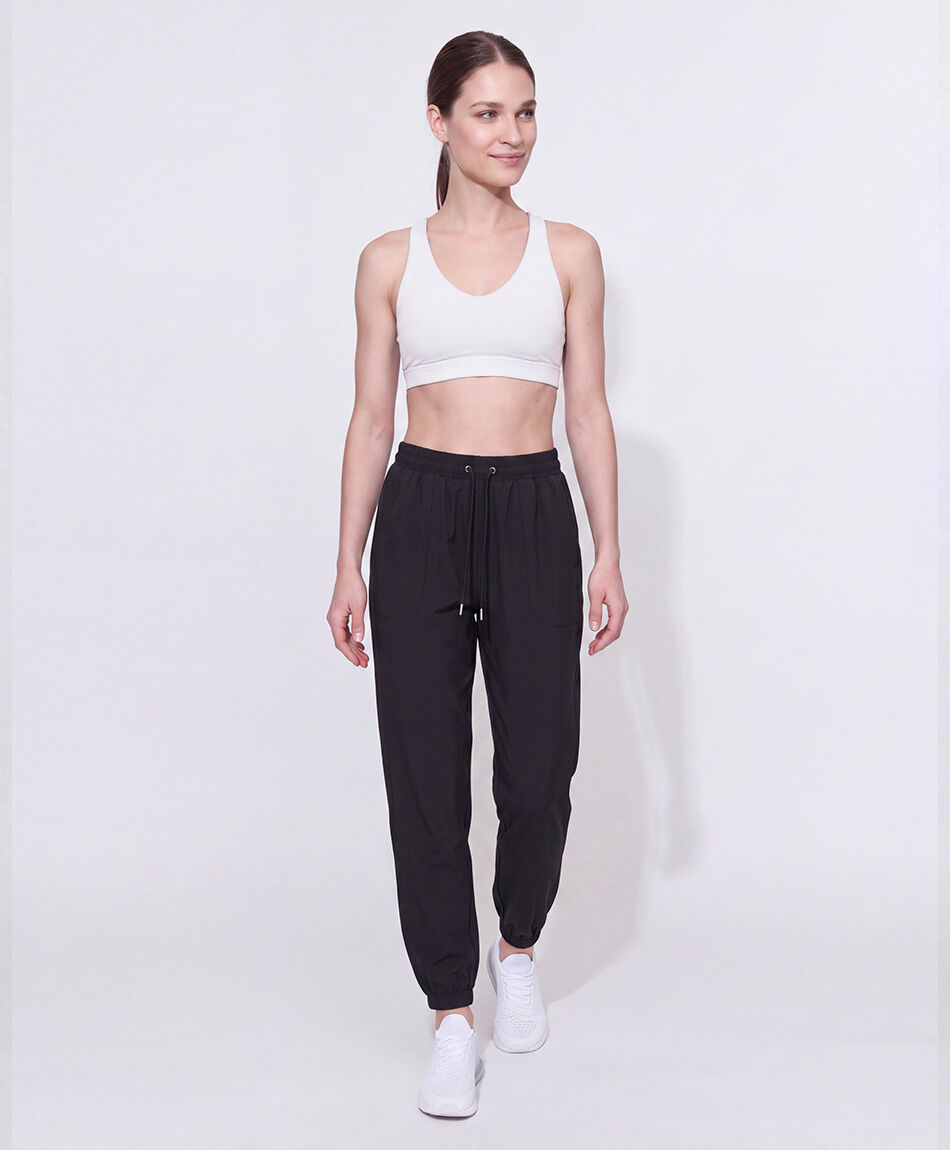 Pantal&oacute;n deportivo mujer delgado