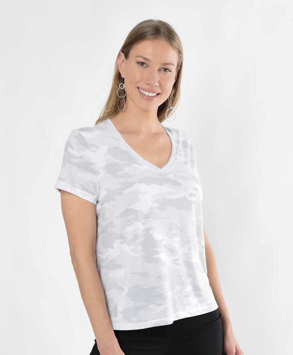 Polera mujer estampado camuflaje gris