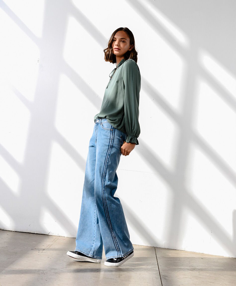 Jeans mujer  wide leg bordado lateral