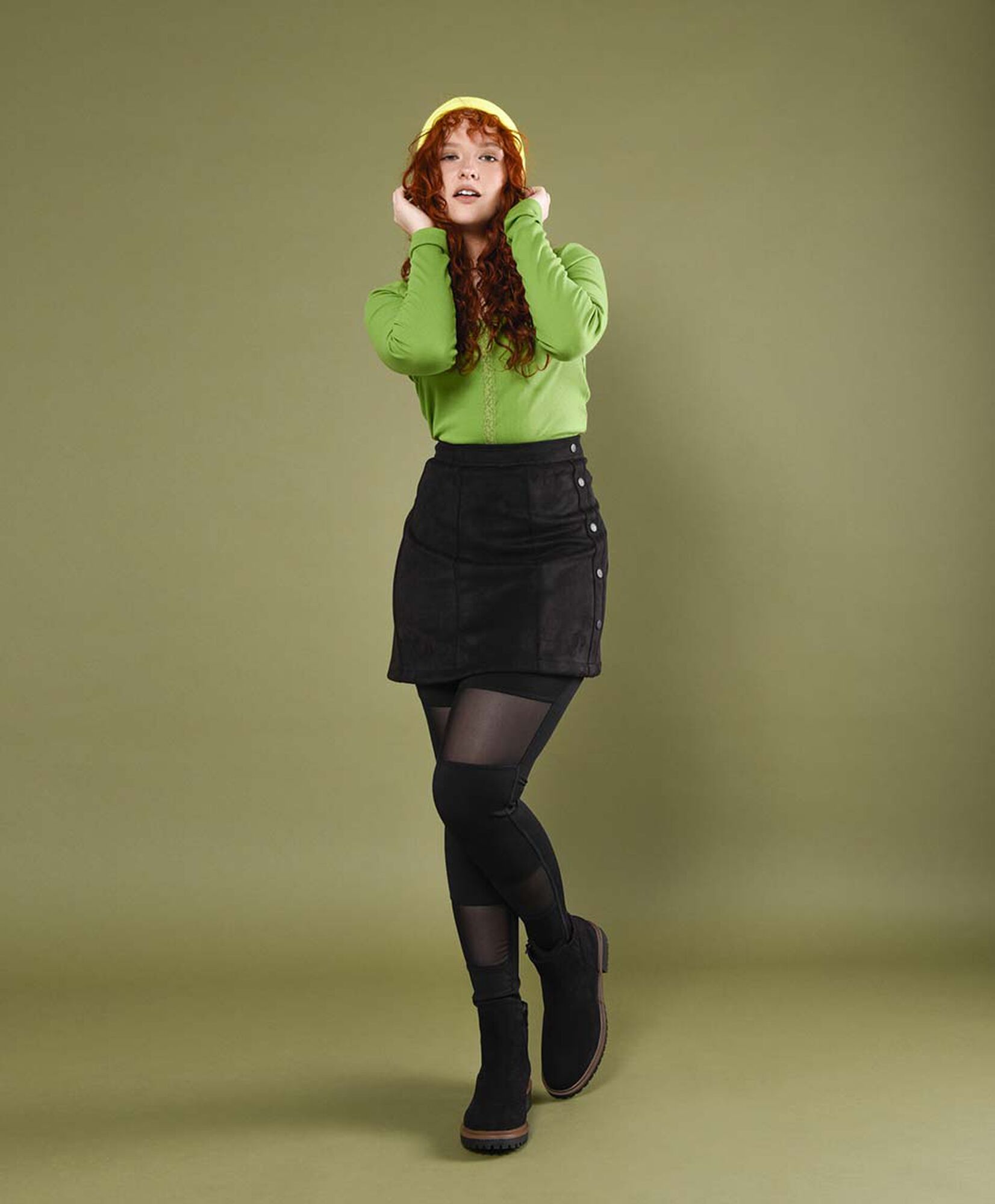 Mini falda mujer ajustada con botones Mini falda mujer ajustada con botones