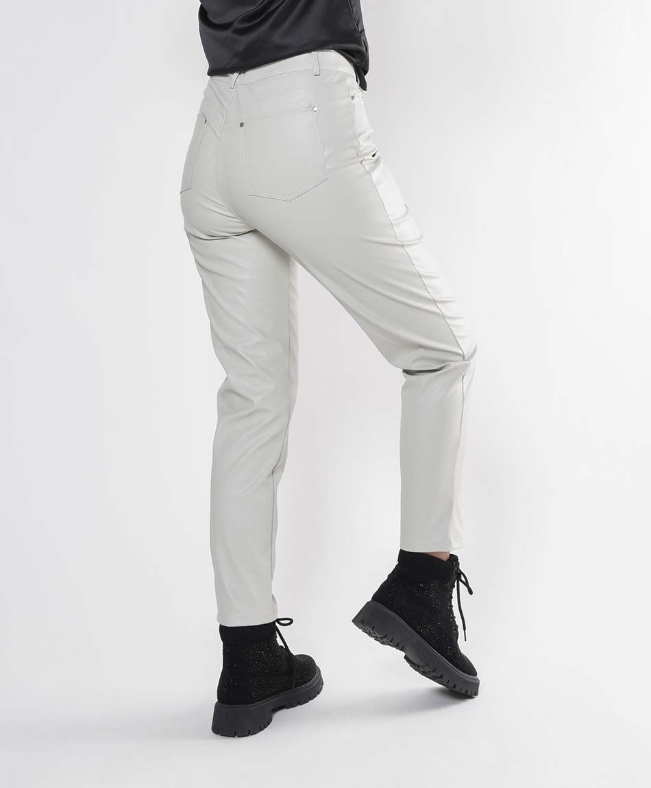 Pantal&oacute;n mujer cuerina slim fit