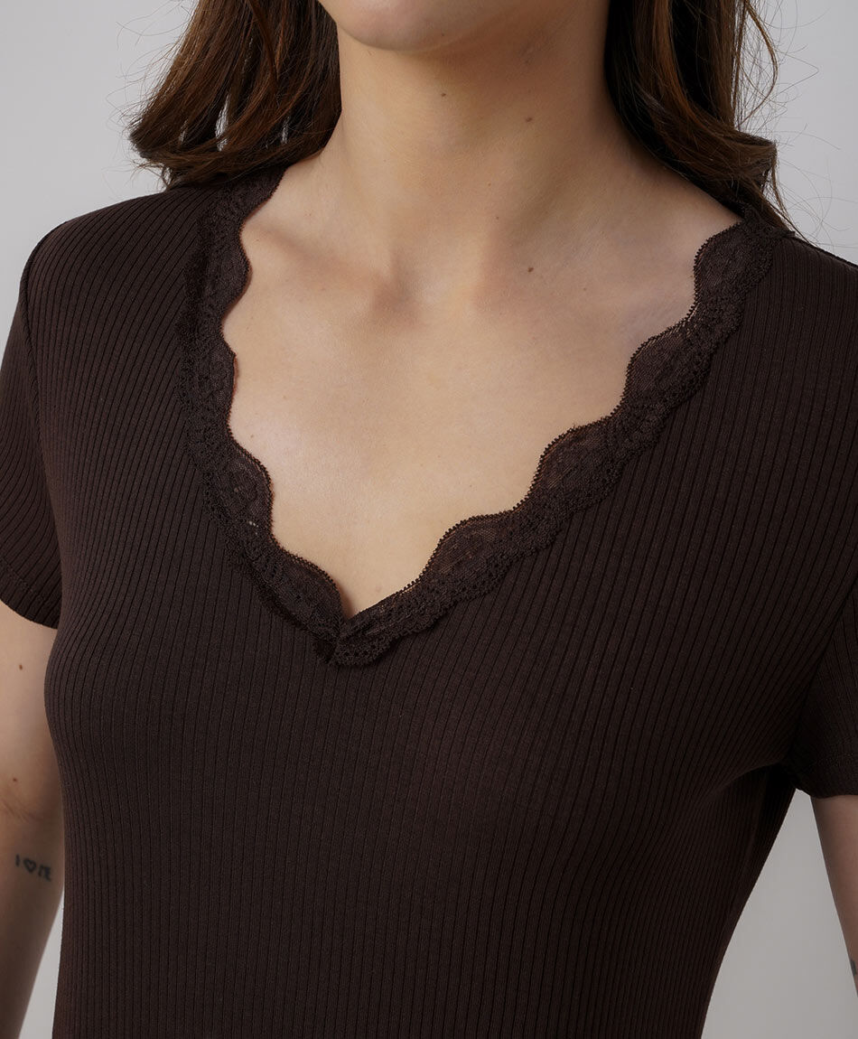 Polera mujer canal&eacute; encaje