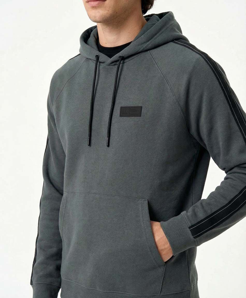 Poler&oacute;n deportivo hombre l&iacute;nea lateral