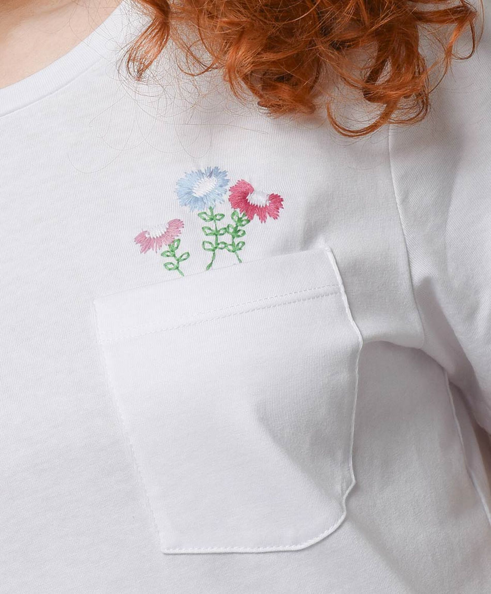 Polera mujer flores bordadas Polera mujer flores bordadas