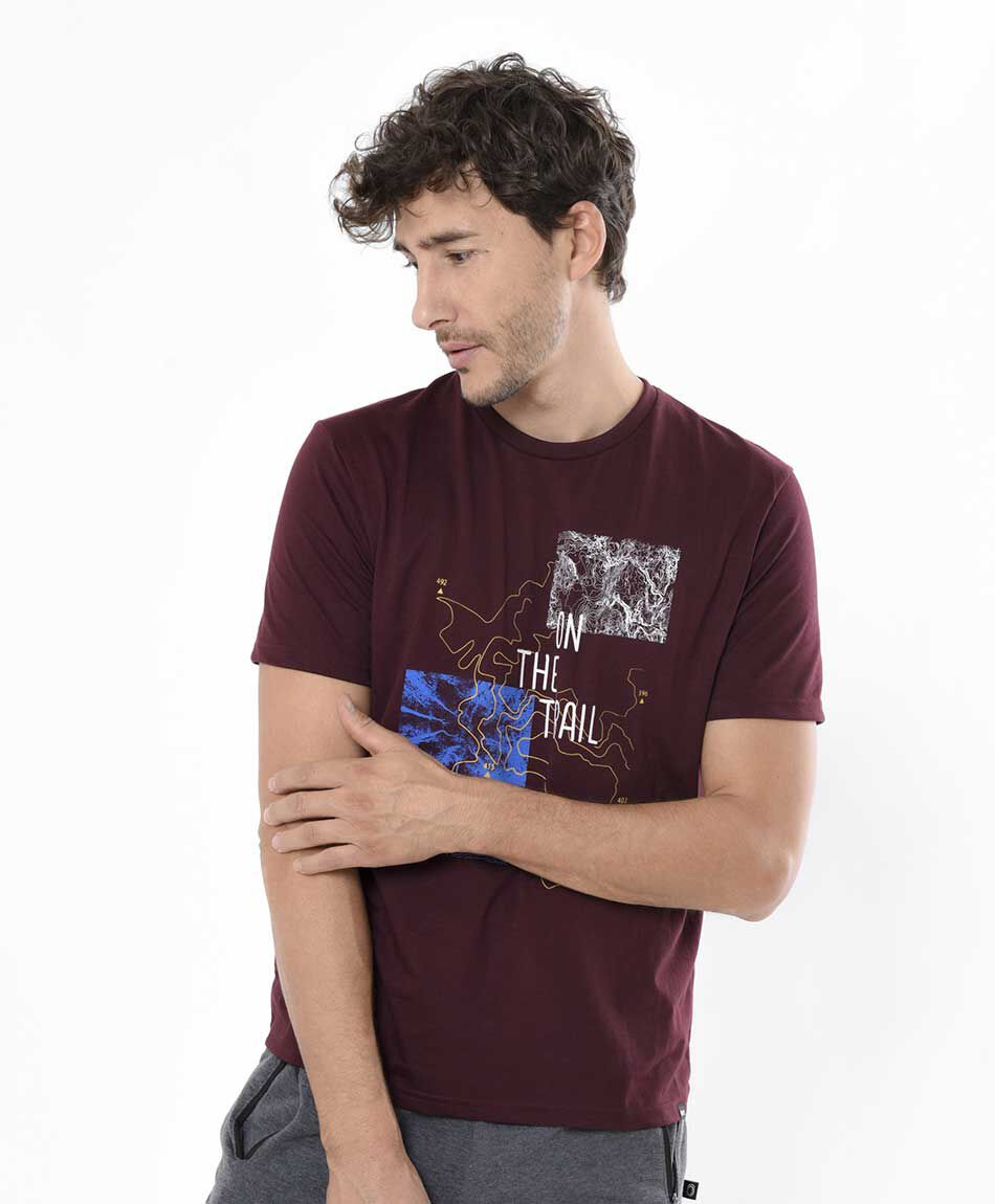 Polera deportiva hombre estampada