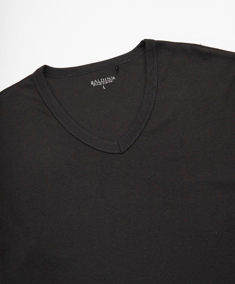 Camiseta hombre negra cuello v