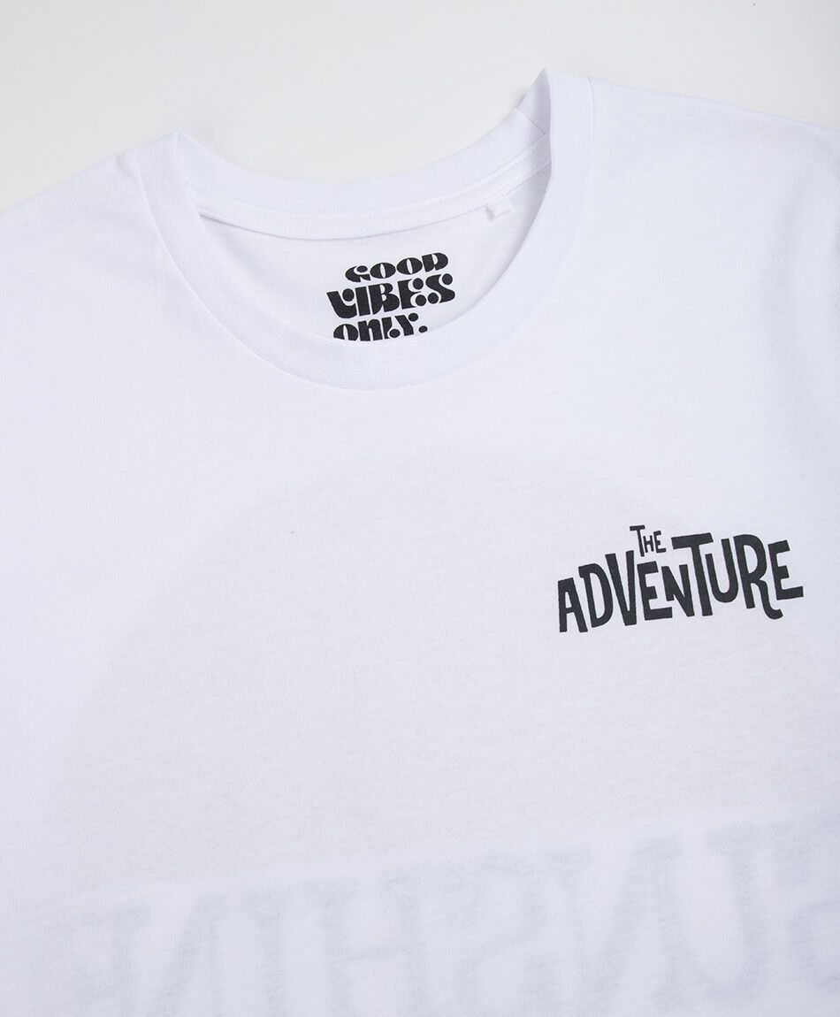 Polera hombre estampado adventure
