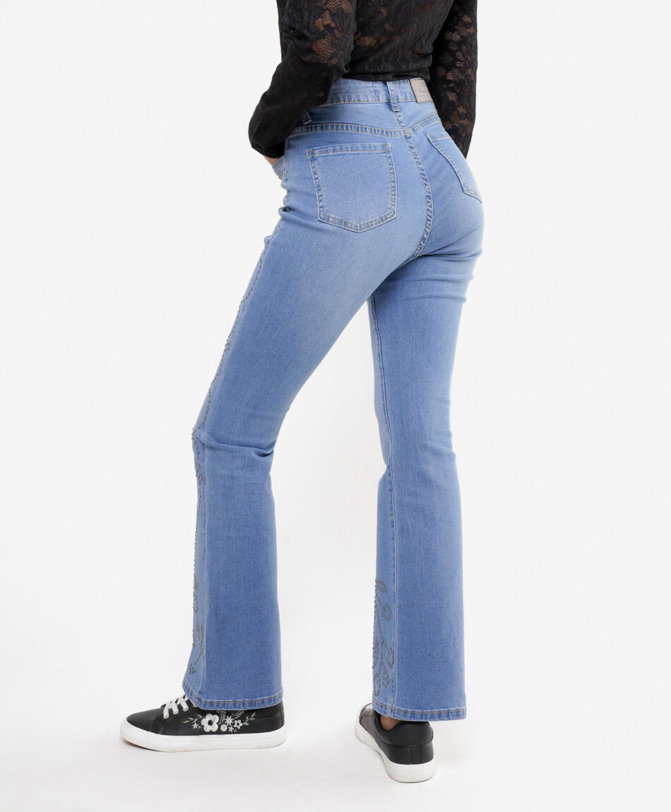 Jeans mujer dise&ntilde;o tachas flare