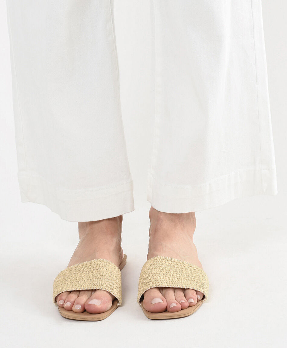 Sandalia mujer tejida plana