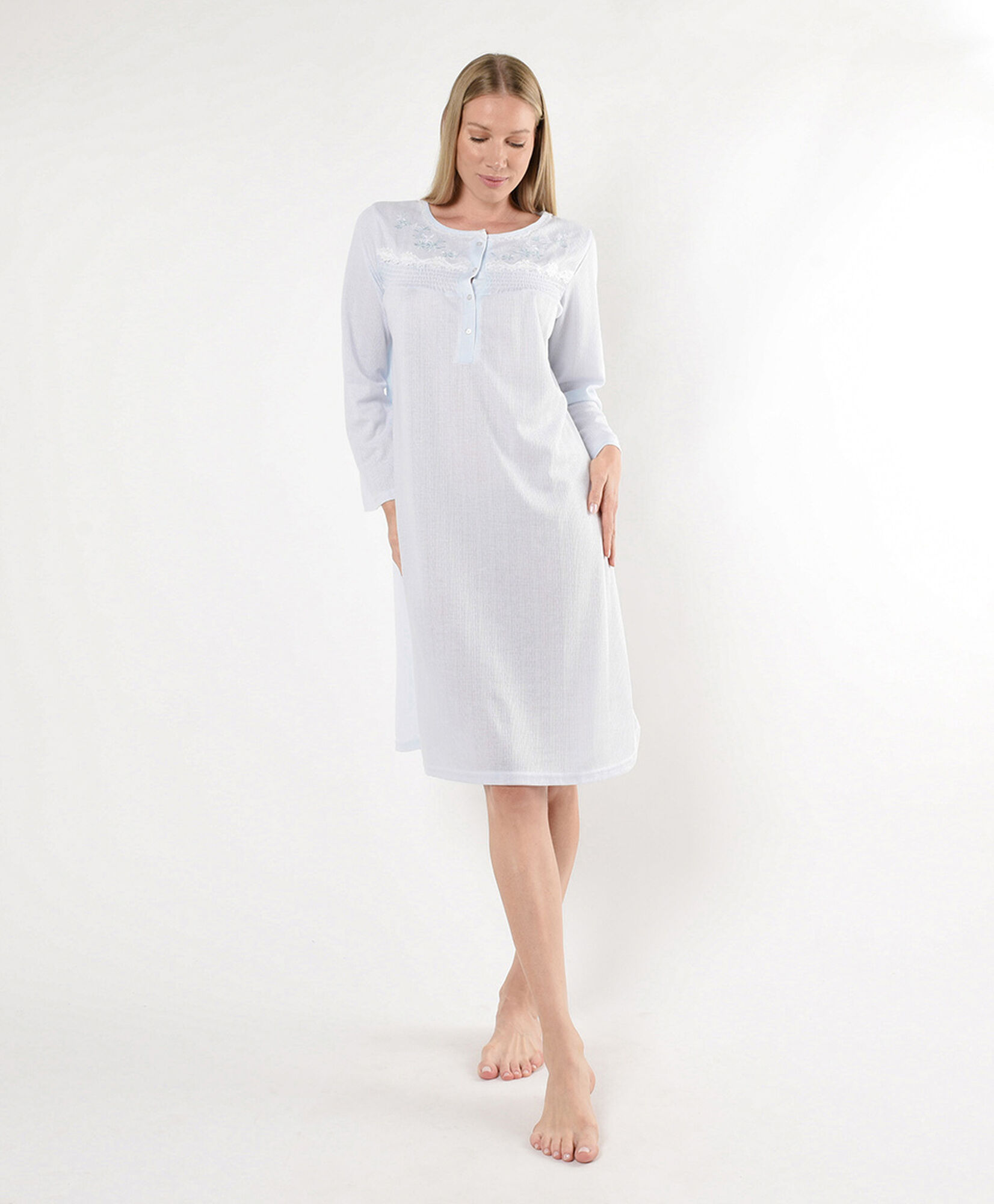 Camisa de dormir mujer bordada azul Camisa de dormir mujer bordada azul