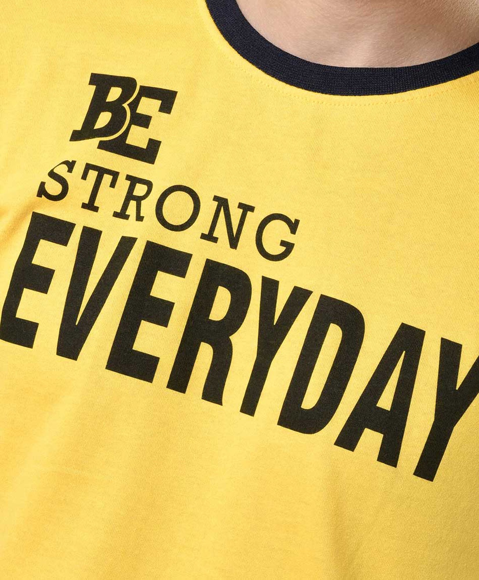 Polera hombre bicolor be strong Polera hombre bicolor be strong