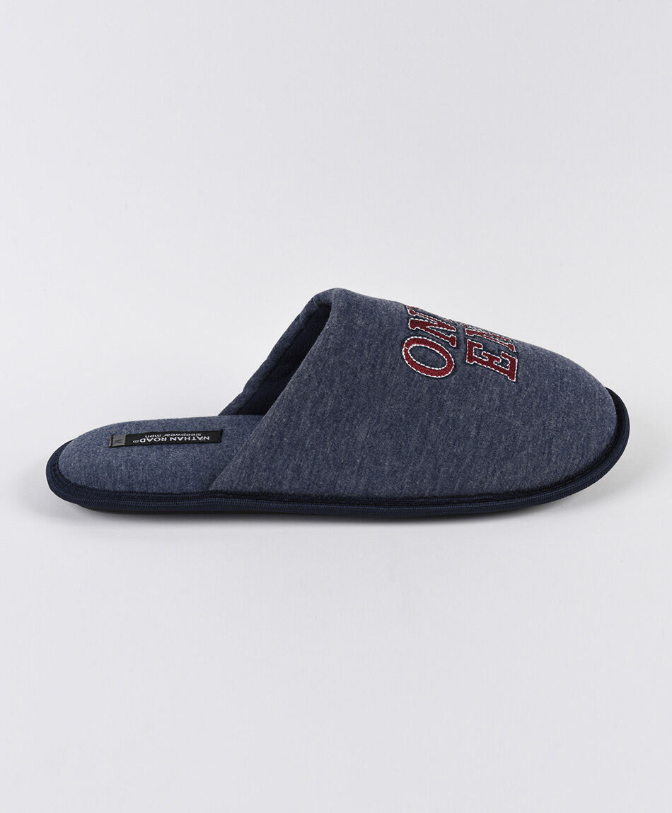 Pantufla hombre bordada