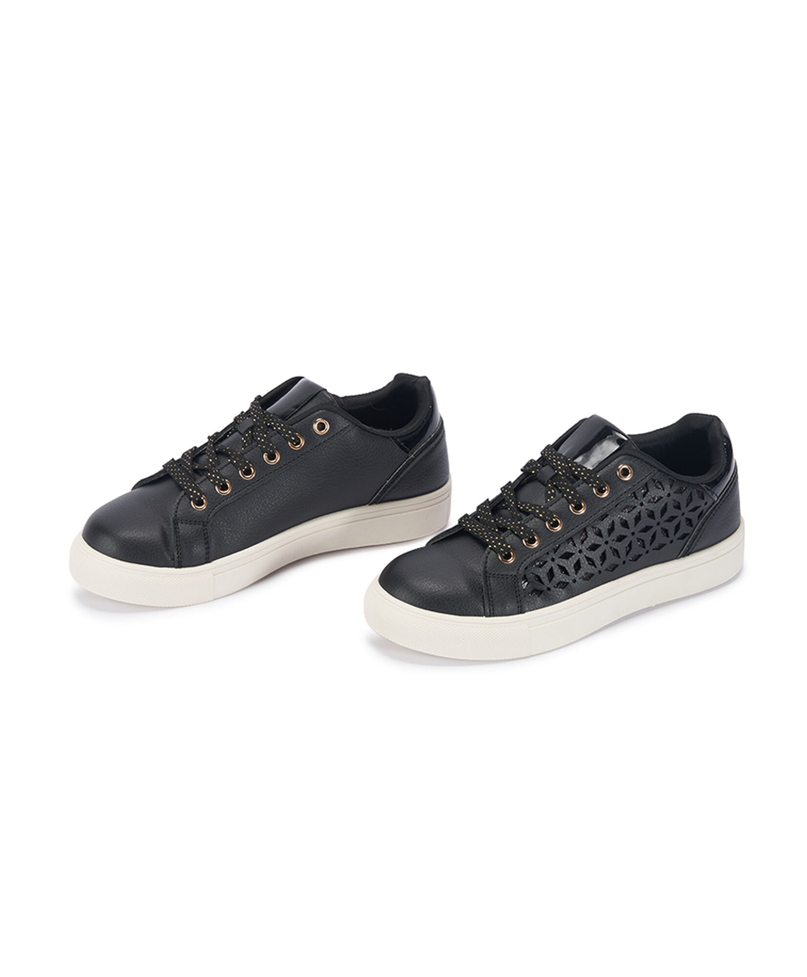 Zapatilla mujer flor calada Zapatilla mujer flor calada
