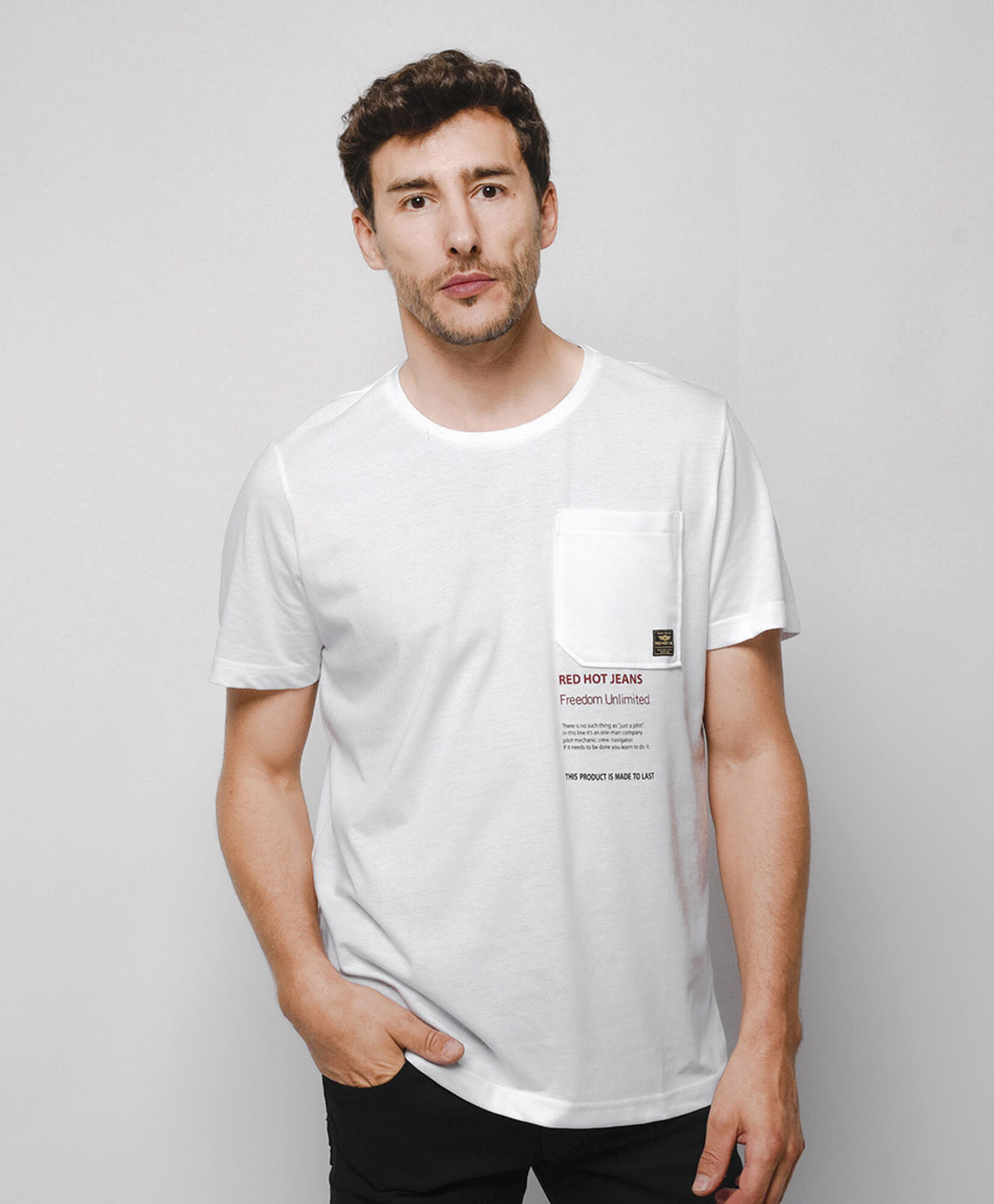 Polera hombre bolsillo frase Polera hombre bolsillo frase