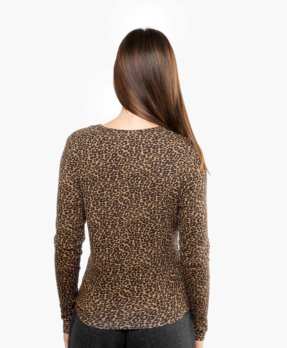 Polera mujer cuello redondo animal print