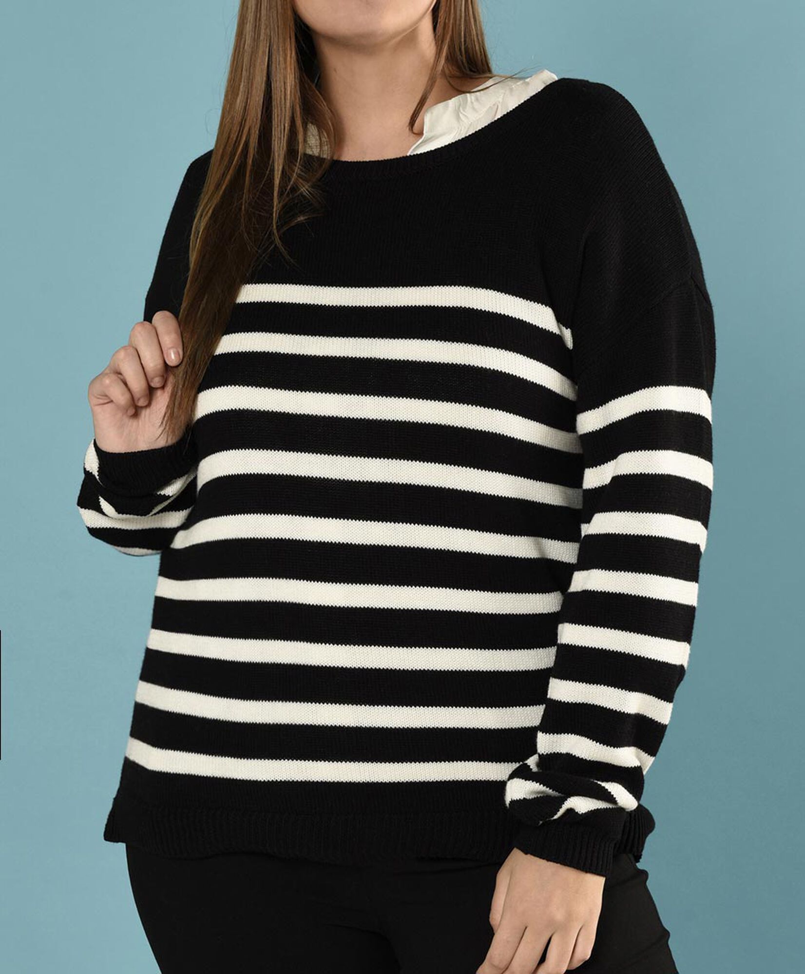 Sweater rayas blancas cuello redondo Sweater rayas blancas cuello redondo