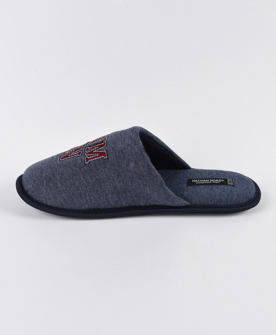 Pantufla hombre bordada