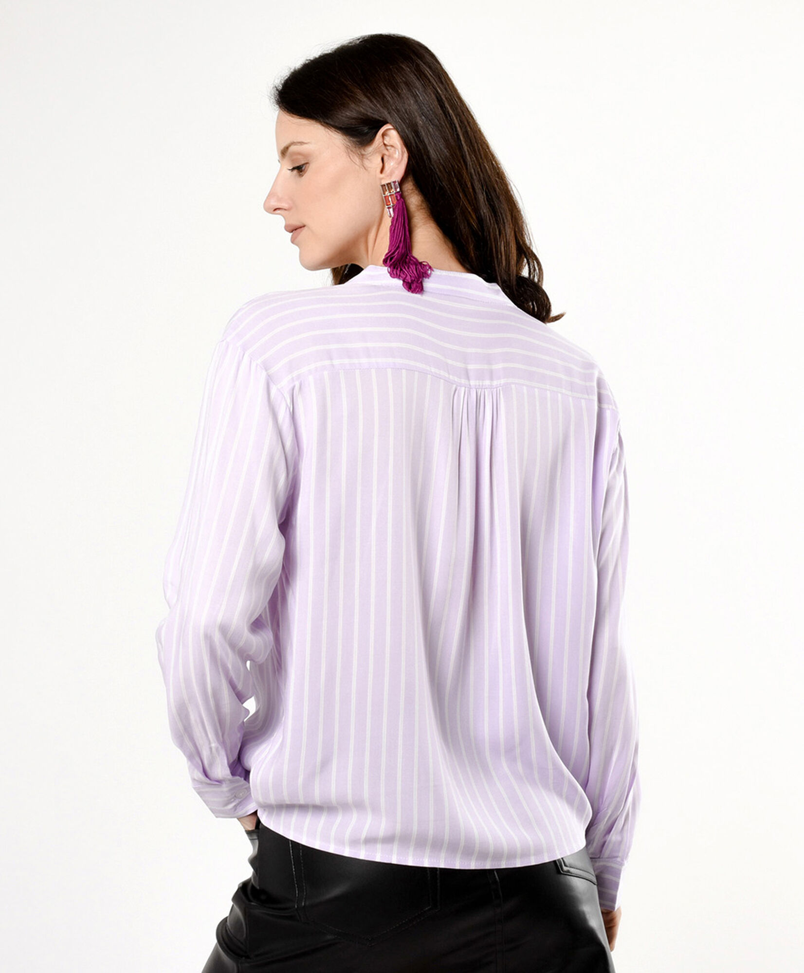 Blusa mujer líneas cuello mao Blusa mujer líneas cuello mao