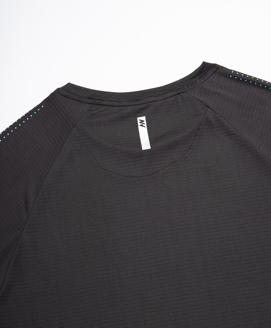 Polera deportiva hombre flechas