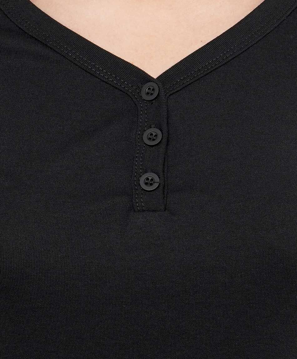 Polera mujer cuello abotonado black