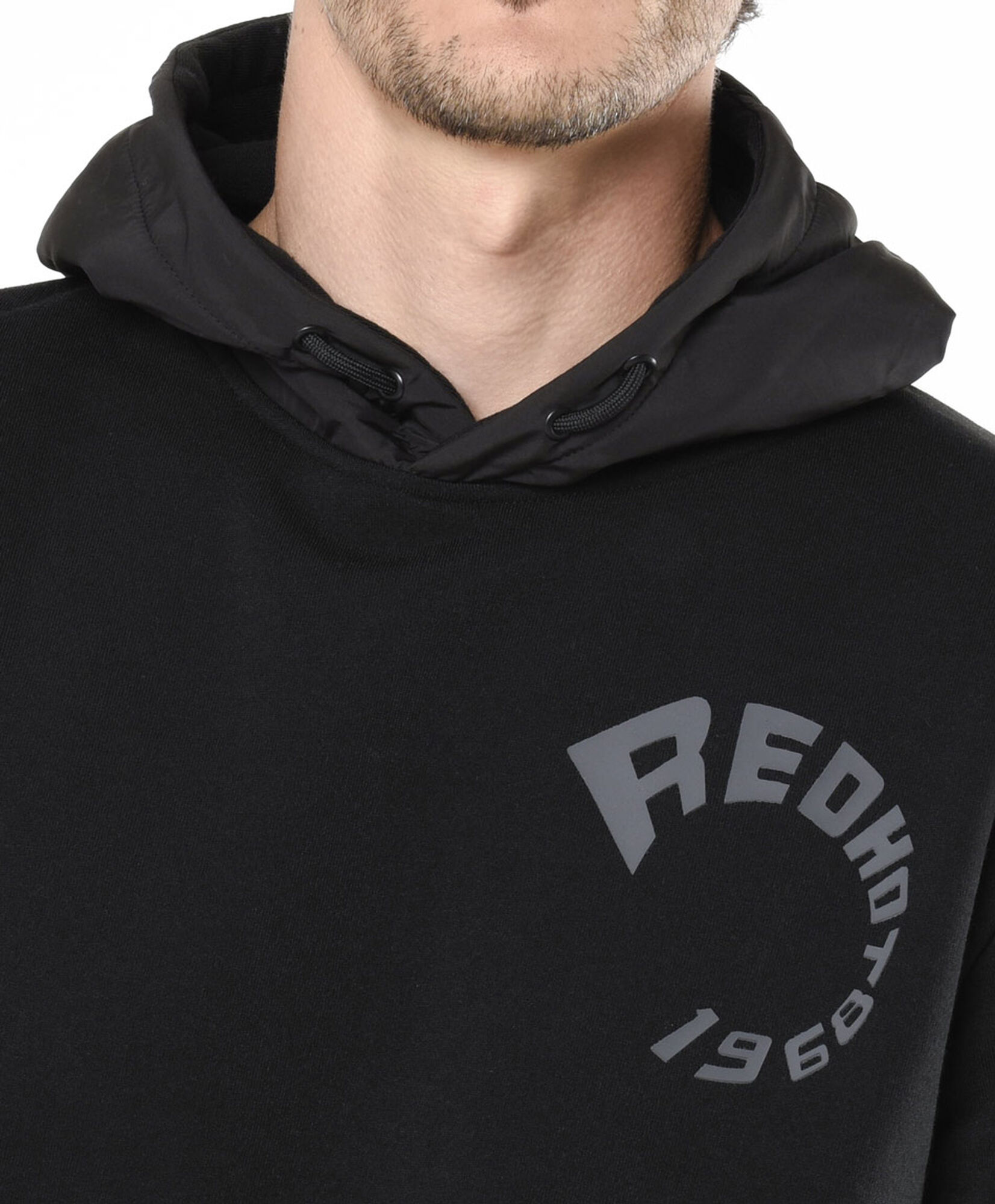 Polerón hombre liso con gorro Polerón hombre liso con gorro