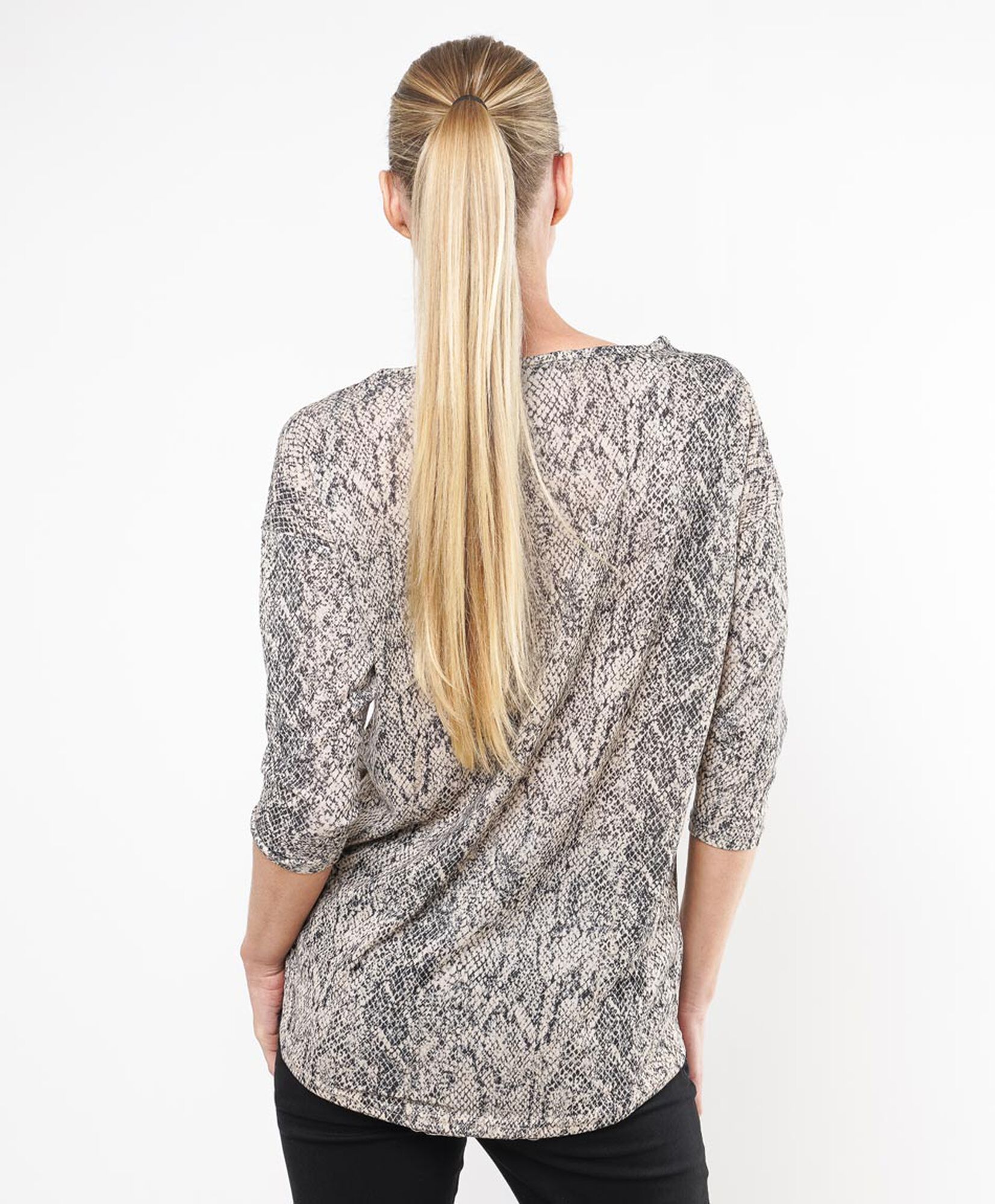 Polera mujer lanosa estilo serpiente Polera mujer lanosa estilo serpiente