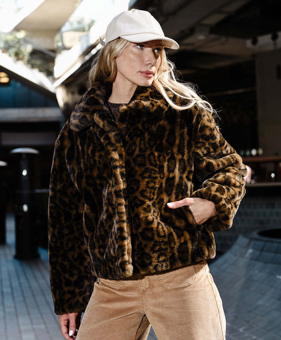 Chaqueta mujer animal print broches