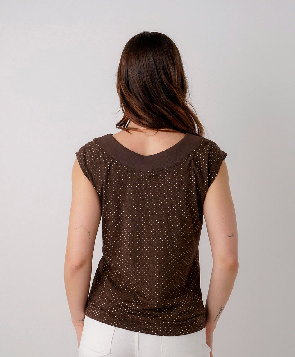 Polera mujer caf&eacute; puntitos