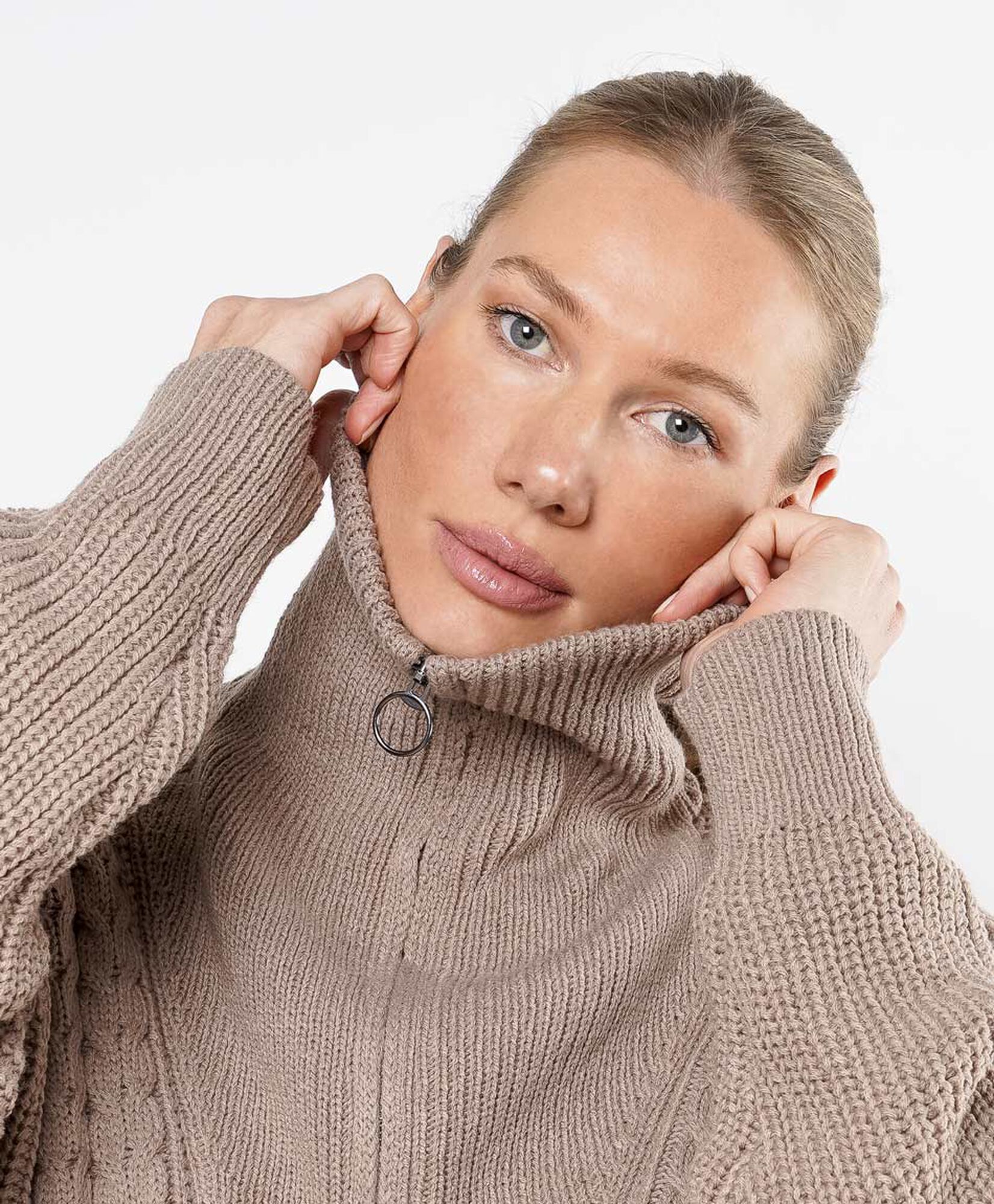 Sweater mujer trenzado medio cierre Sweater mujer trenzado medio cierre