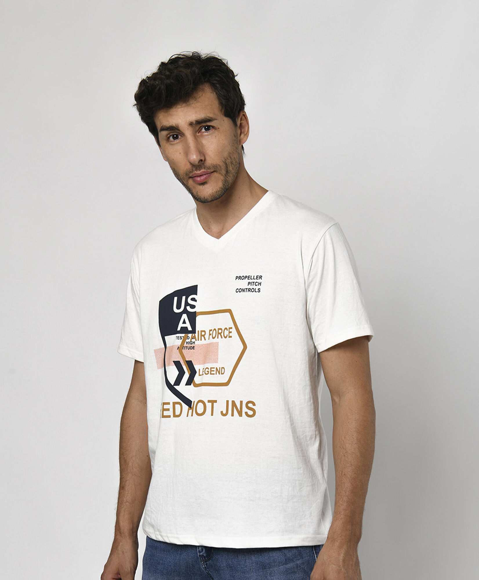 Polera hombre texto y formas Polera hombre texto y formas
